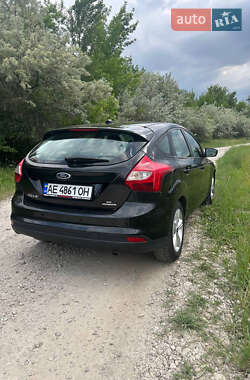 Хэтчбек Ford Focus 2012 в 
