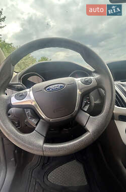 Хэтчбек Ford Focus 2012 в 