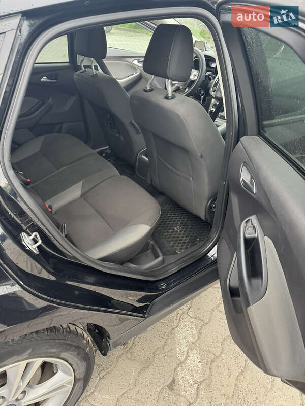 Хэтчбек Ford Focus 2011 в Городке