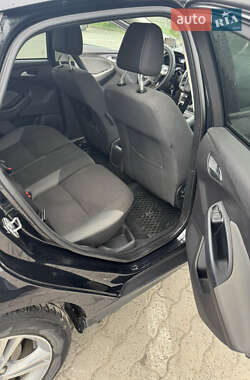 Хэтчбек Ford Focus 2011 в 