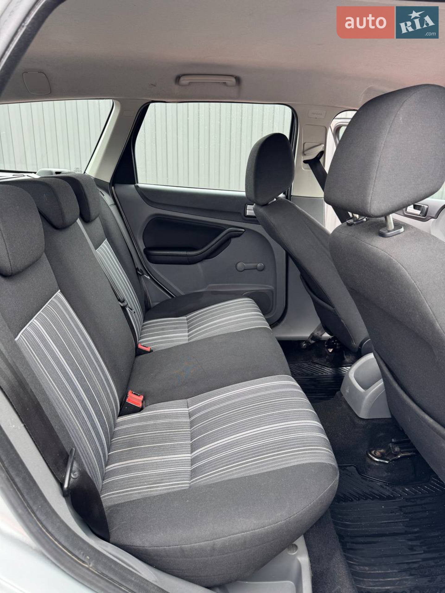 2010 Ford Focus - мініатюра 9