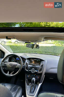 Хэтчбек Ford Focus 2015 в 