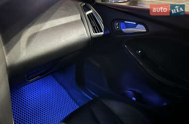 Хэтчбек Ford Focus 2015 в 