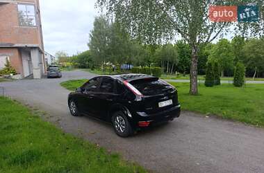 Хэтчбек Ford Focus 2011 в 