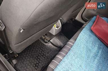 Хэтчбек Ford Focus 2011 в 