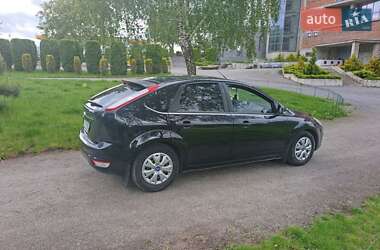 Хэтчбек Ford Focus 2011 в 