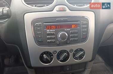 Хэтчбек Ford Focus 2011 в 