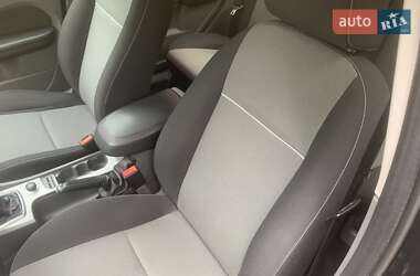Седан Ford Focus 2011 в 