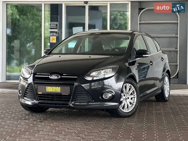 Хэтчбек Ford Focus 2011 в 