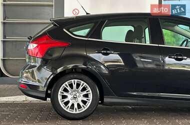 Хэтчбек Ford Focus 2011 в 