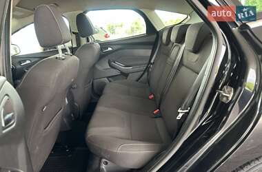 Хэтчбек Ford Focus 2011 в 