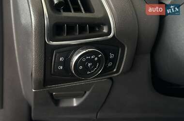 Хэтчбек Ford Focus 2011 в 