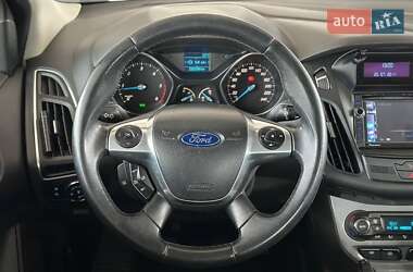 Хэтчбек Ford Focus 2011 в 