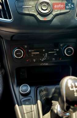 Хэтчбек Ford Focus 2015 в 