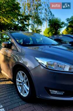 Хэтчбек Ford Focus 2015 в 