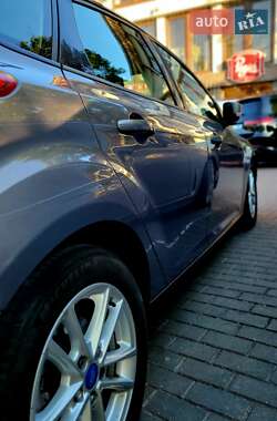 Хэтчбек Ford Focus 2015 в 