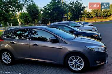 Хэтчбек Ford Focus 2015 в 