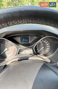Хэтчбек Ford Focus 2011 в 