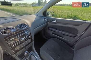 Хэтчбек Ford Focus 2005 в 
