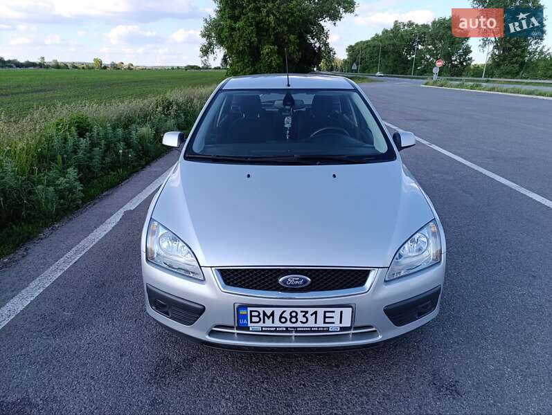 Хэтчбек Ford Focus 2005 в 