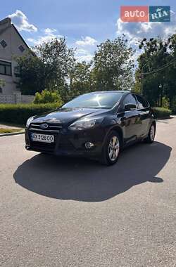 Хэтчбек Ford Focus 2012 в 
