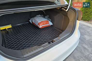 Седан Ford Focus 2015 в 