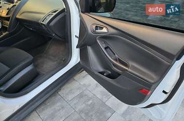 Седан Ford Focus 2015 в 