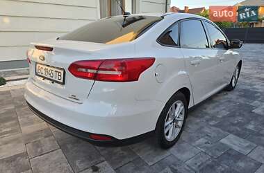 Седан Ford Focus 2015 в 