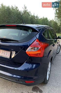 Хэтчбек Ford Focus 2011 в 