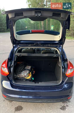 Хэтчбек Ford Focus 2011 в 