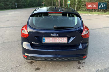 Хэтчбек Ford Focus 2011 в 