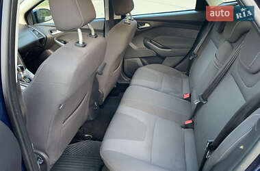 Хэтчбек Ford Focus 2011 в 