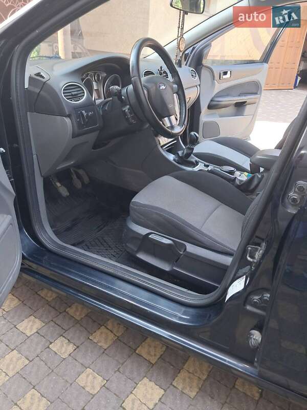 Хэтчбек Ford Focus 2011 в Мукачево