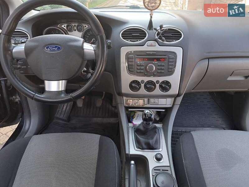 Хэтчбек Ford Focus 2011 в Мукачево