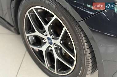 Седан Ford Focus 2015 в 