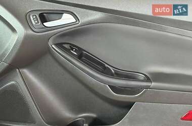 Седан Ford Focus 2015 в 
