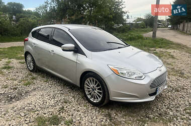 Хэтчбек Ford Focus 2011 в 