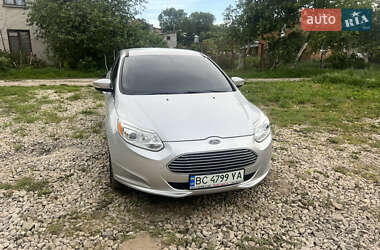 Хэтчбек Ford Focus 2011 в 