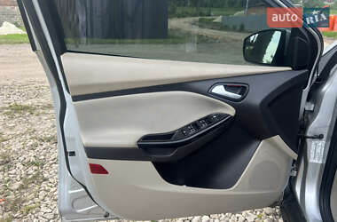 Хэтчбек Ford Focus 2011 в 