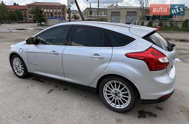 Хэтчбек Ford Focus 2013 в 