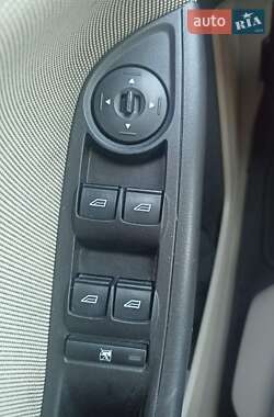 Хэтчбек Ford Focus 2011 в 