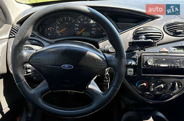 Седан Ford Focus 2001 в 