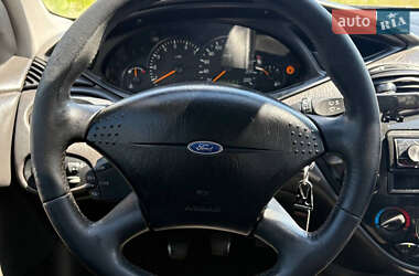Седан Ford Focus 2001 в 