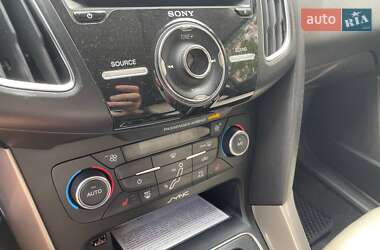 Хэтчбек Ford Focus 2015 в 