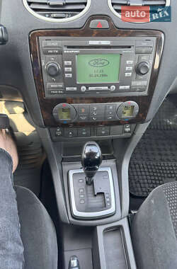 Хэтчбек Ford Focus 2006 в 