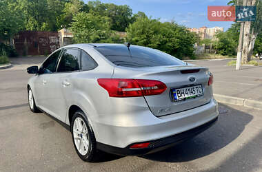 Седан Ford Focus 2015 в 