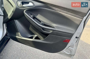 Седан Ford Focus 2015 в 