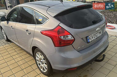Хэтчбек Ford Focus 2012 в 