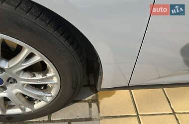 Хэтчбек Ford Focus 2012 в 