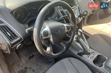 Хэтчбек Ford Focus 2012 в 